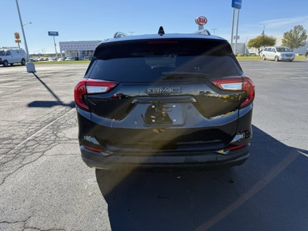 Used 2022 GMC Terrain SLE SUV