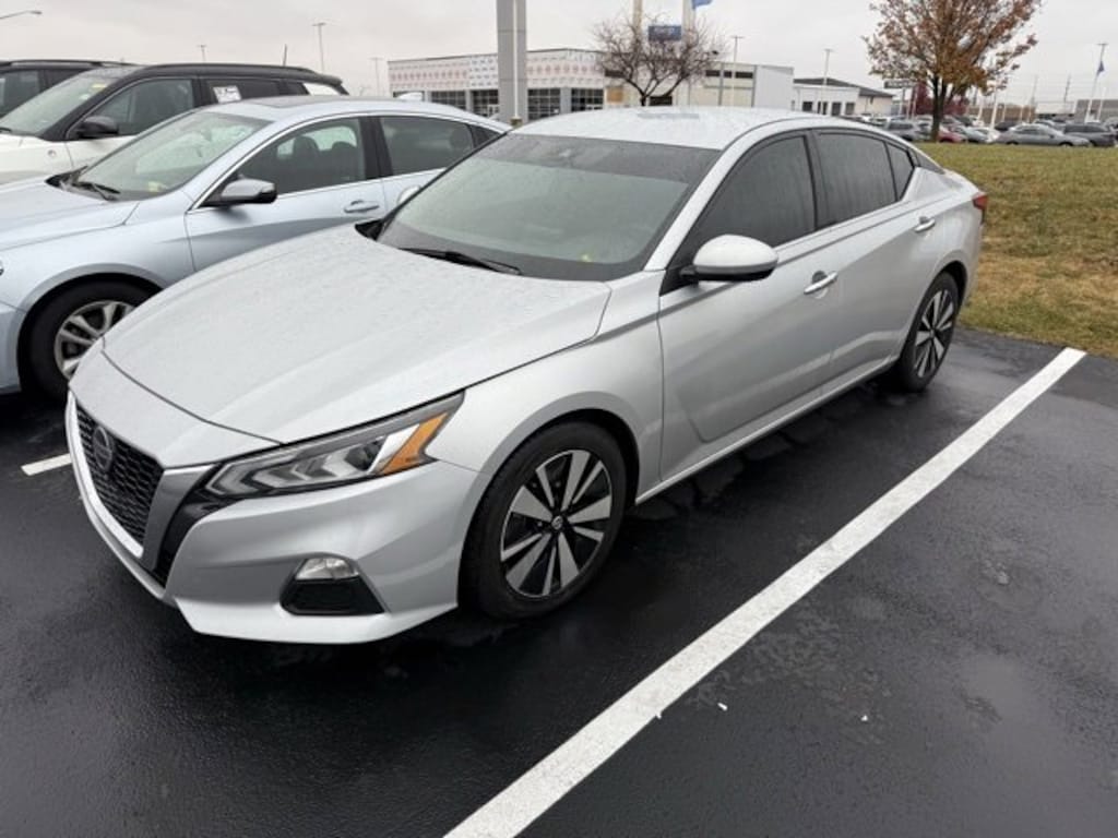 Used 2022 Nissan Altima SV FWD Sedan