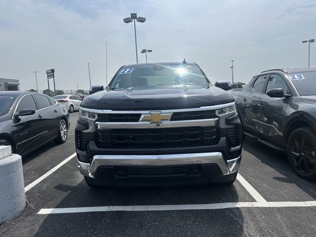 Used 2022 Chevrolet Silverado 1500 LT with VIN 3GCPDKEK0NG561245 for sale in Bourbonnais, IL