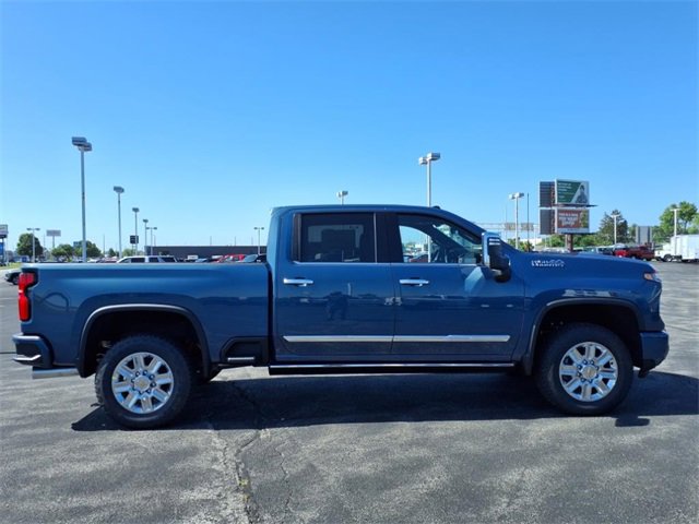 2025 Chevrolet Silverado 2500HD High Country photo 2
