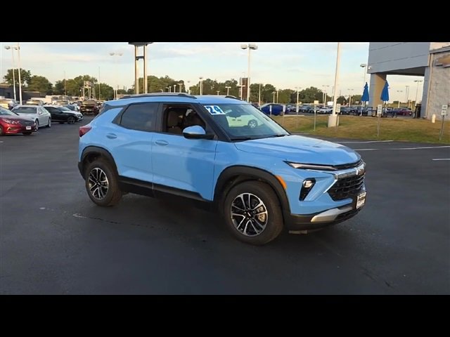 2024 Chevrolet Trailblazer LT photo 2