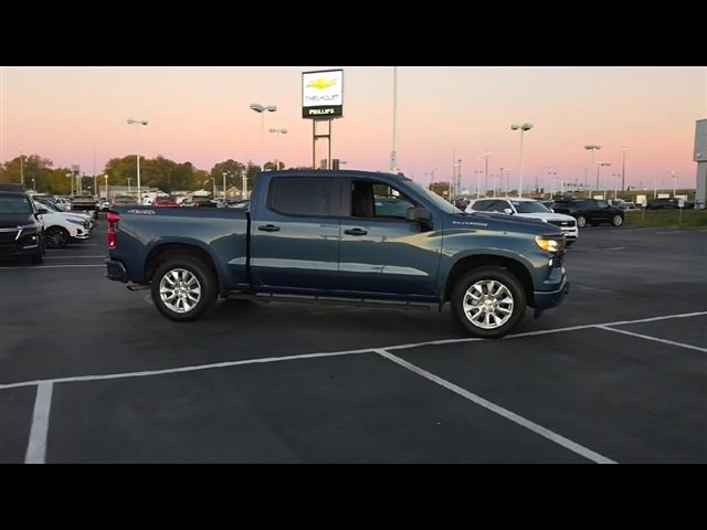 2024 Chevrolet Silverado 1500 Custom photo 2
