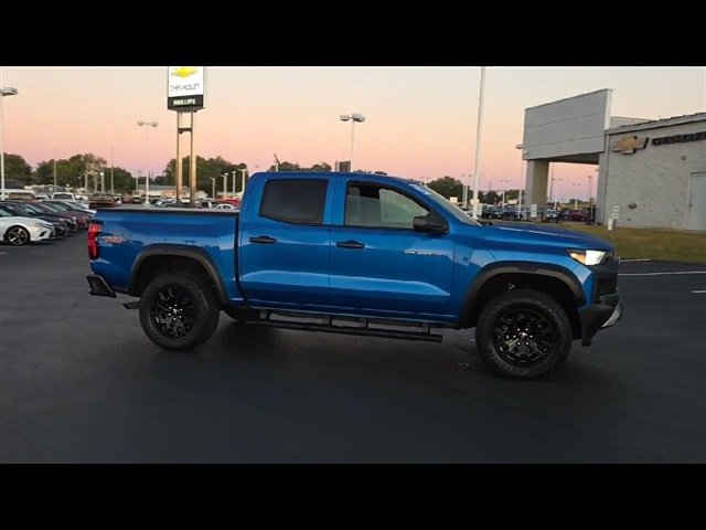 2024 Chevrolet Colorado Trail Boss photo 2