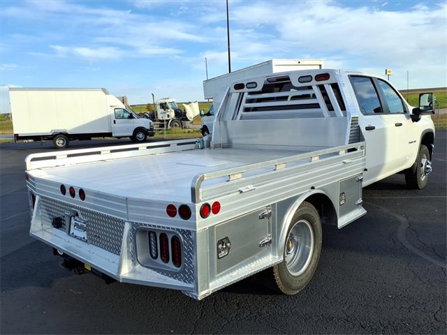 2025 Chevrolet Silverado 3500HD Work Truck photo 2