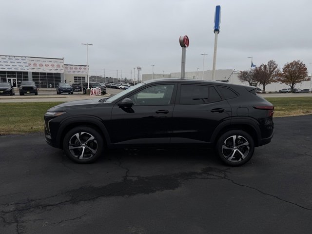 2024 Chevrolet Trax photo 2