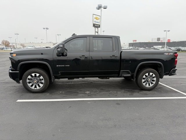 2025 Chevrolet Silverado 2500HD Custom photo 3