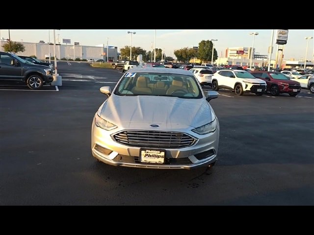 2017 Ford Fusion S photo 3