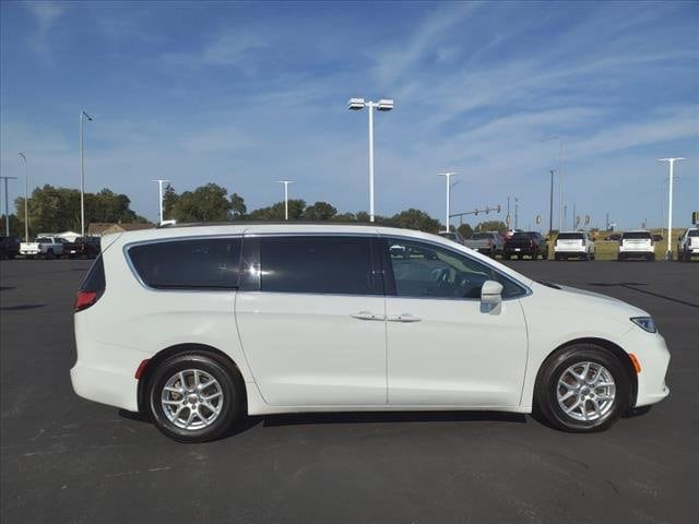 Used 2022 Chrysler Pacifica Touring L with VIN 2C4RC1BG0NR141615 for sale in Bourbonnais, IL