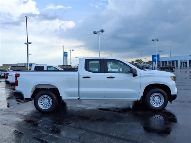 2025 Chevrolet Silverado 1500 photo 2