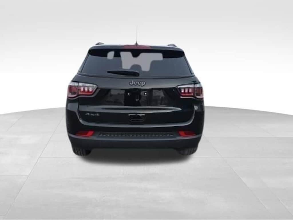 Used 2025 Jeep Compass Latitude 4x4 SUV