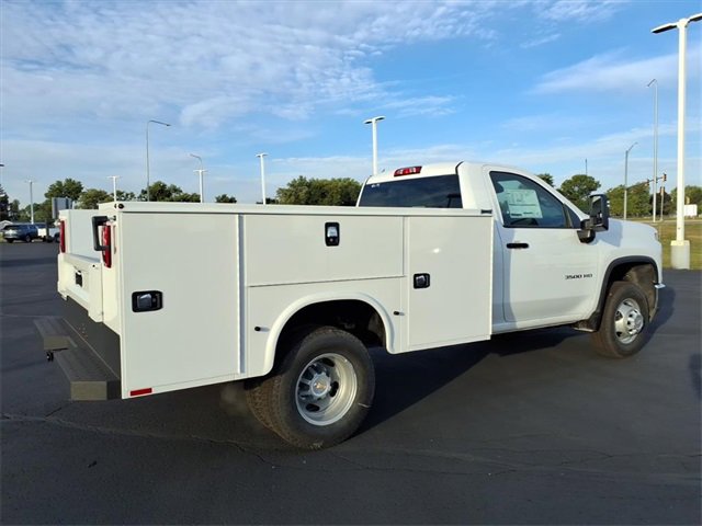 2025 Chevrolet Silverado 3500HD Work Truck photo 2