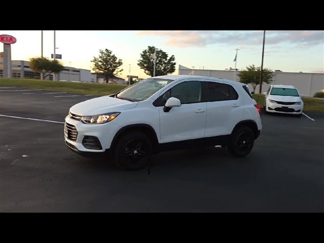 2022 Chevrolet Trax LS photo 4
