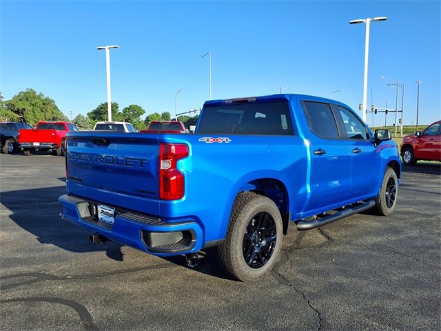 2025 Chevrolet Silverado 1500 Custom photo 2