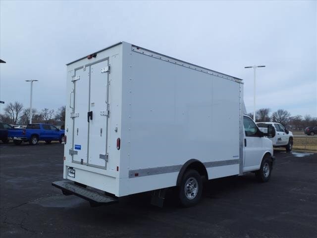 2024 Chevrolet Express 3500 Cutaway Van photo 3