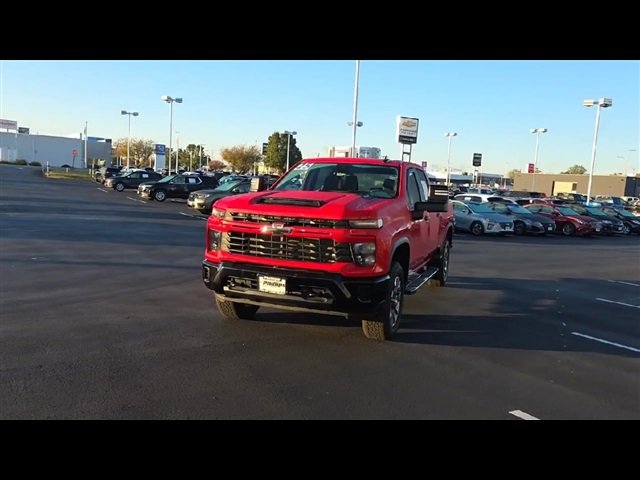 2025 Chevrolet Silverado 2500HD Custom photo 4