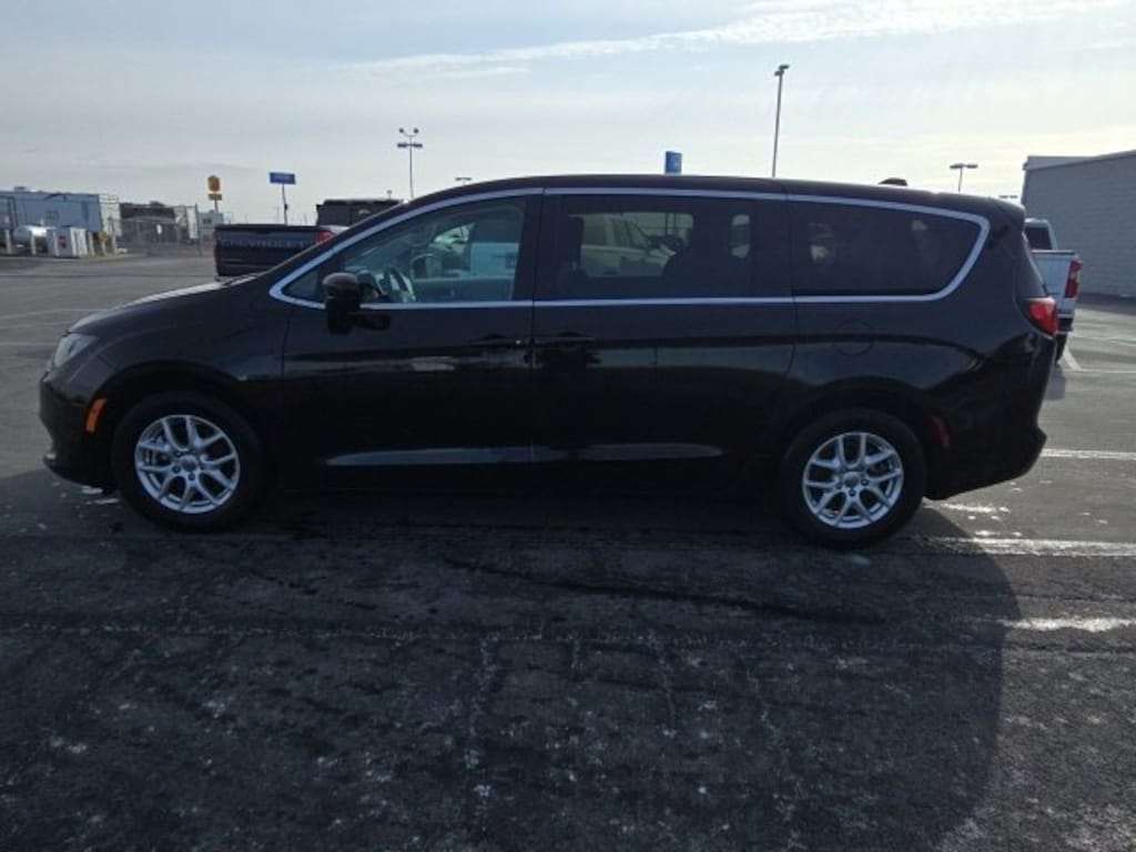 Used 2024 Chrysler Voyager LX