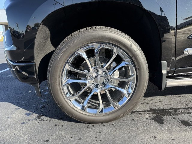 2024 Chevrolet Silverado 1500 High Country photo 2
