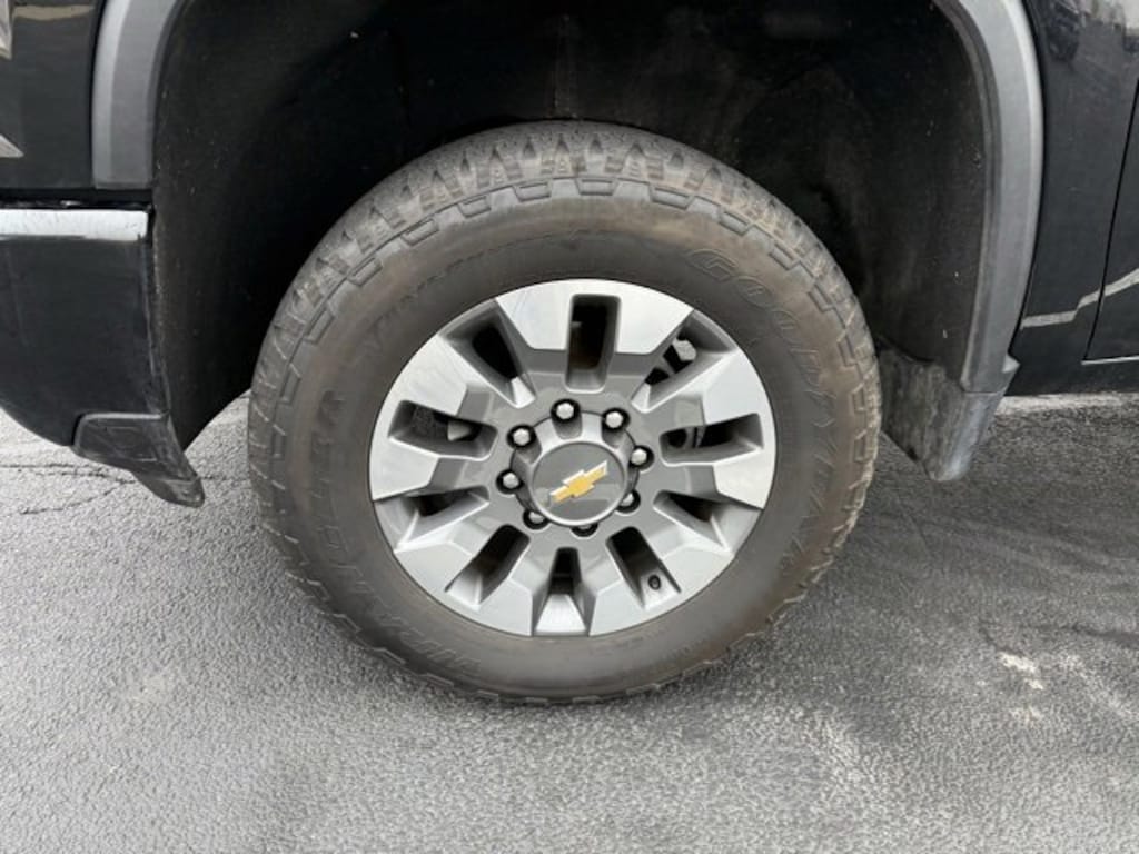 Used 2025 Chevrolet Silverado 2500 HD Custom Truck