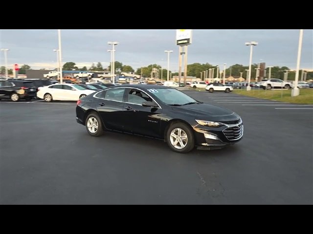 2022 Chevrolet Malibu LS photo 2
