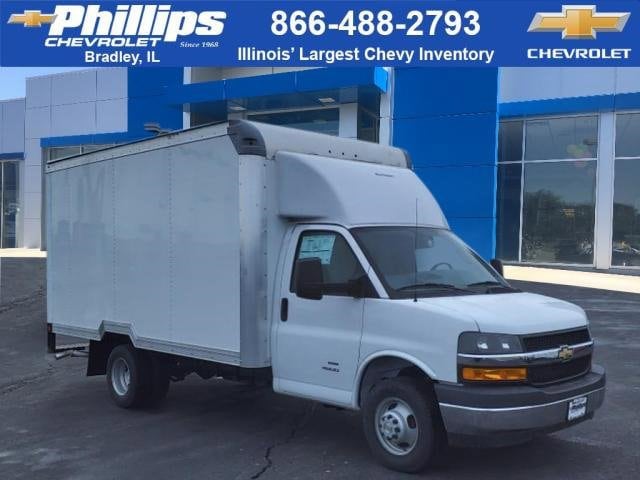 2024 Chevrolet Express Cutaway Base's photo