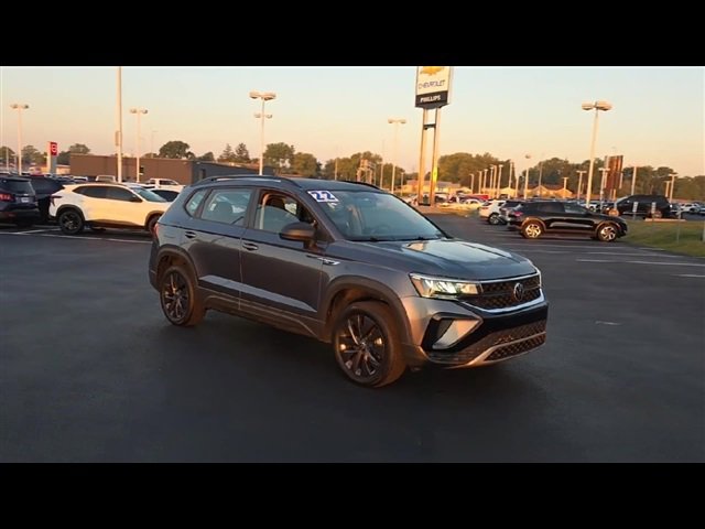 2022 Volkswagen Taos S photo 2