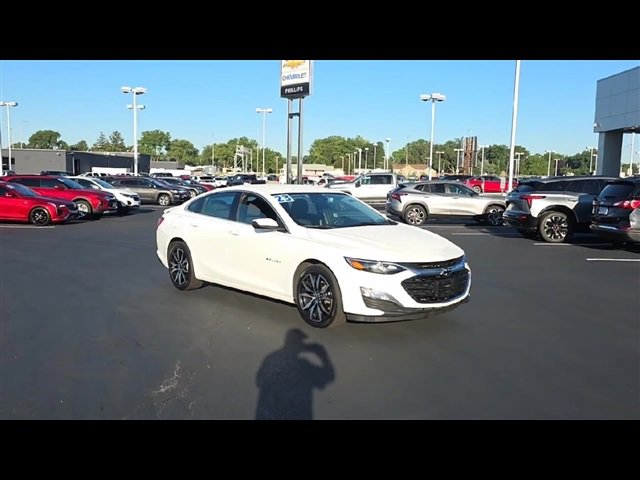 2023 Chevrolet Malibu RS photo 2