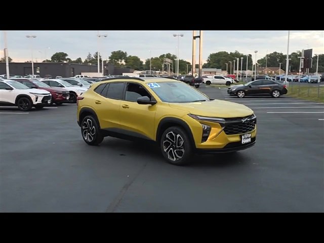 2024 Chevrolet Trax photo 2