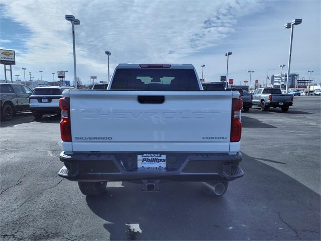 2025 Chevrolet Silverado 2500HD Custom photo 3