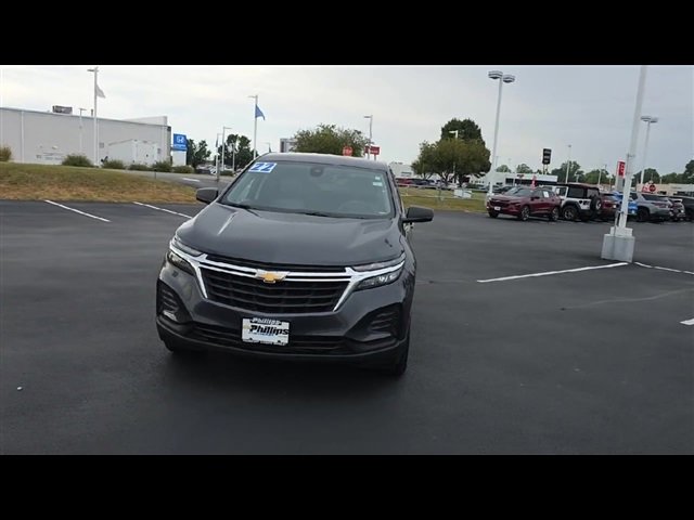 2022 Chevrolet Equinox LS photo 2