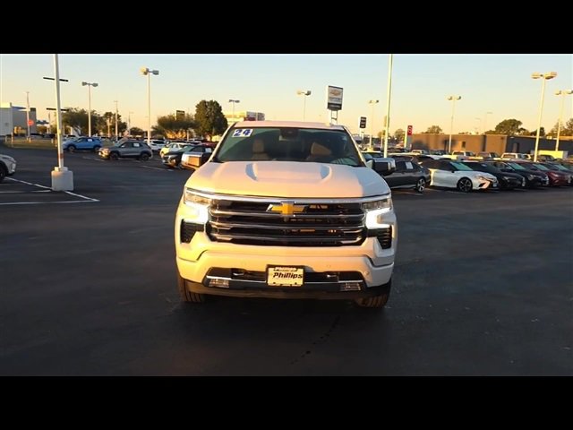 2024 Chevrolet Silverado 1500 High Country photo 3