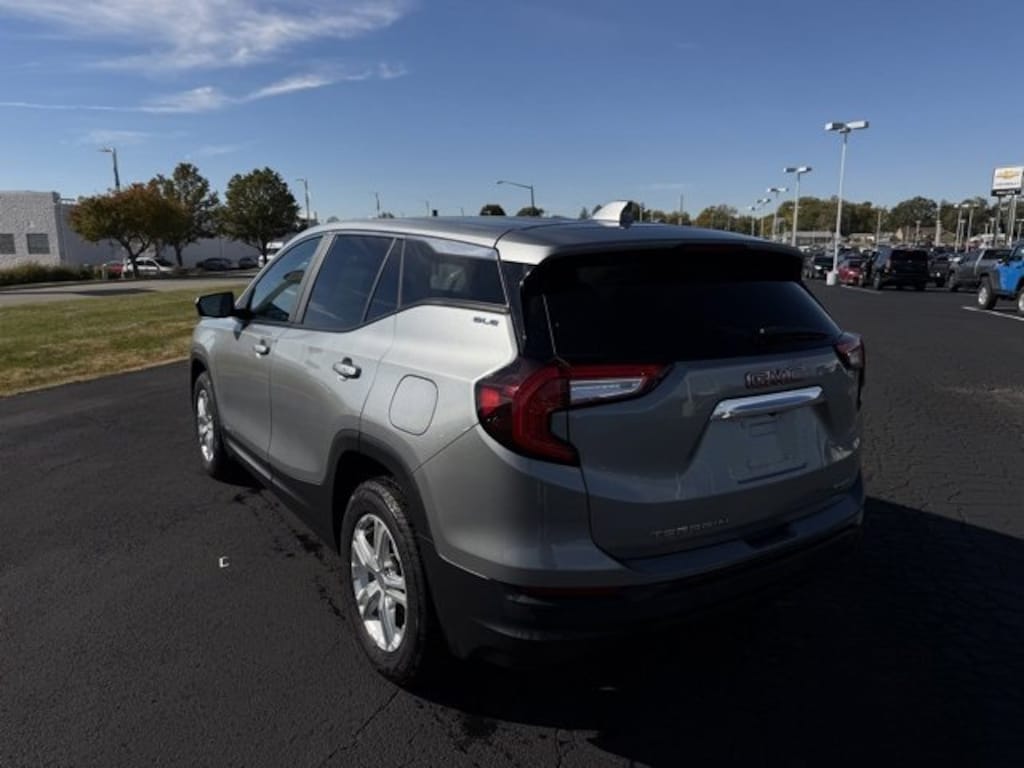 Used 2024 GMC Terrain SLE SUV