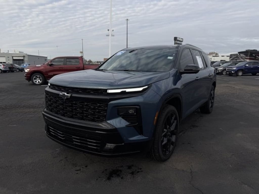 Used 2025 Chevrolet Traverse RS SUV