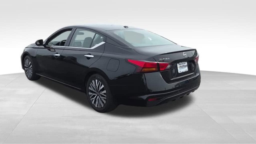 Used 2024 Nissan Altima 2.5 SV