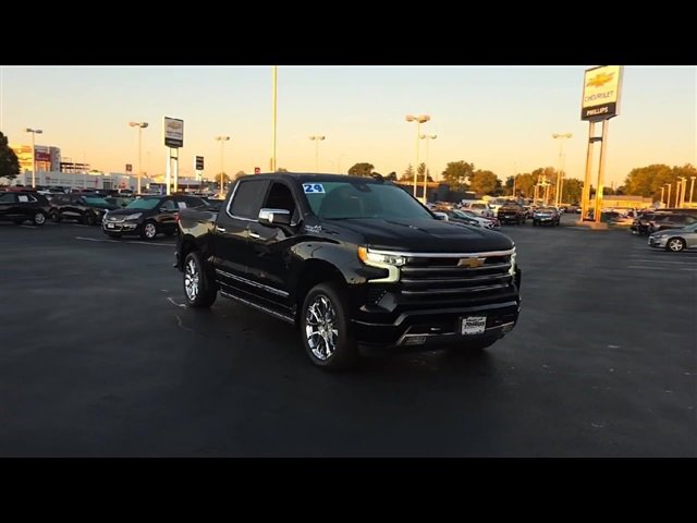 2024 Chevrolet Silverado 1500 High Country photo 3