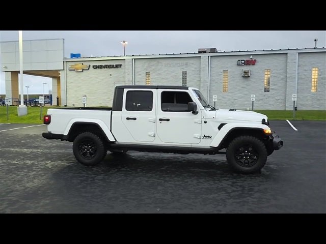 2021 Jeep Gladiator Willys photo 2