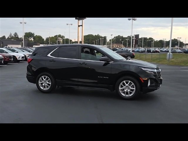 2023 Chevrolet Equinox LT photo 2