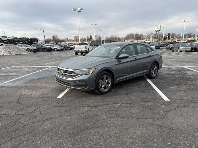 2024 Volkswagen Jetta SE's photo