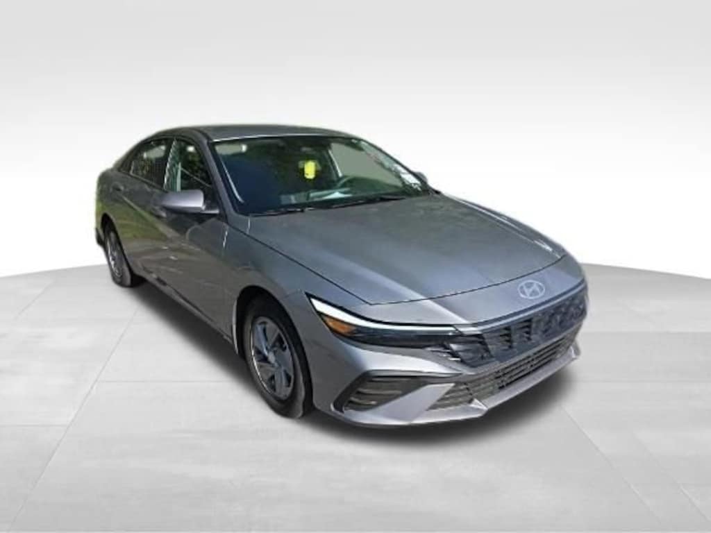 Used 2025 Hyundai Elantra SE Sedan