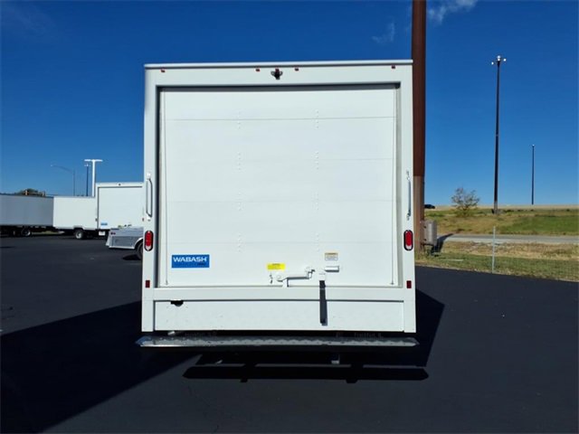 2025 Chevrolet Express 3500 Cutaway Van photo 4