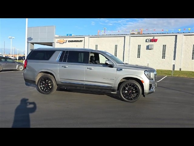2023 Gmc Yukon XL SLT photo 2