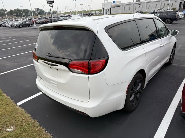 2018 Chrysler Pacifica Touring Plus photo 3