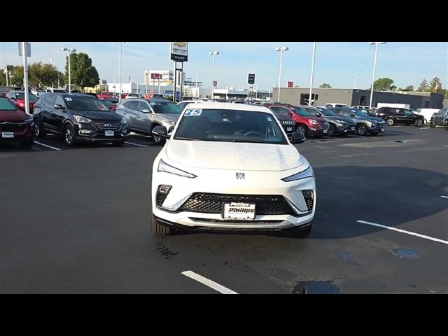 2025 Buick Envista ST photo 3