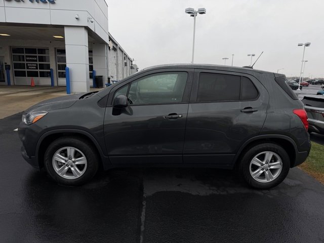 2019 Chevrolet Trax LS photo 2