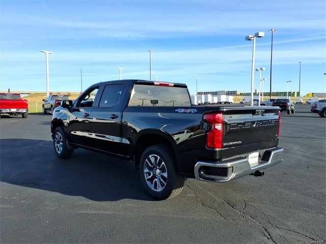 2026 Chevrolet Silverado 1500 LT photo 3