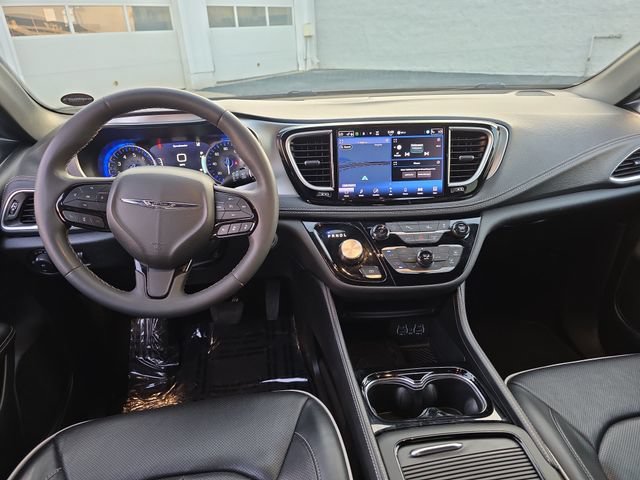 2025 Chrysler Pacifica Limited - Photo 16
