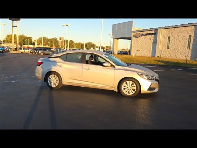 2020 Nissan Sentra S photo 2