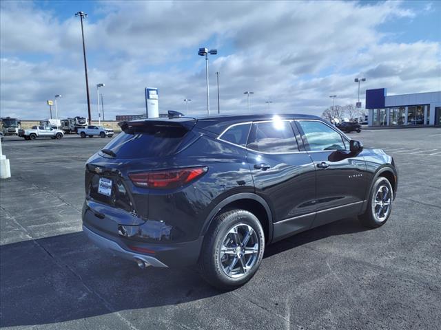 2025 Chevrolet Blazer 2LT photo 2