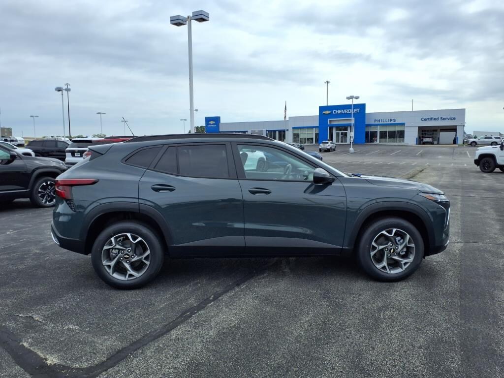 New 2025 Chevrolet Trax LT SUV