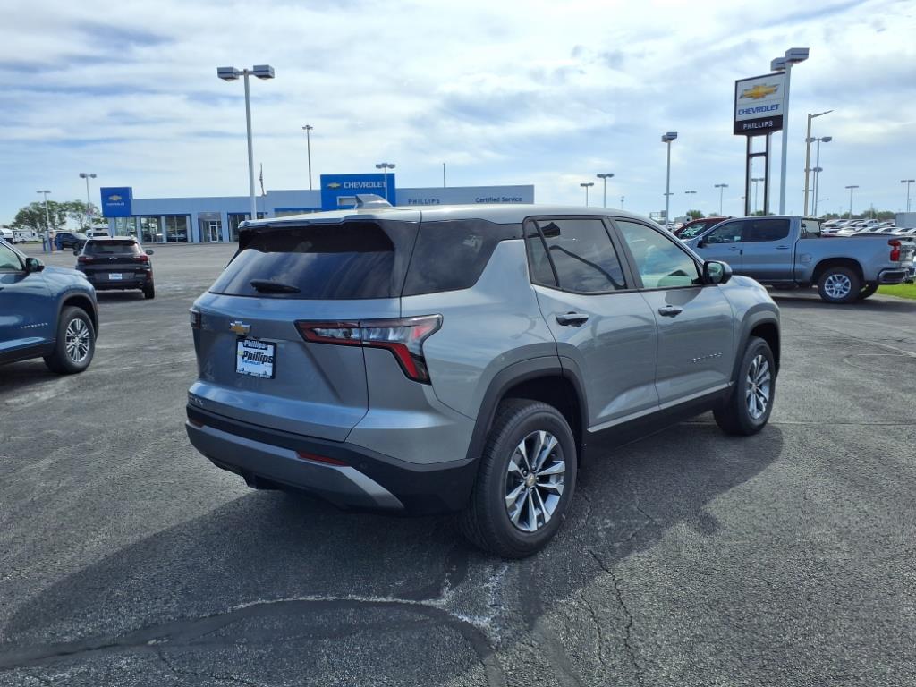 2026 Chevrolet Equinox LT photo 2