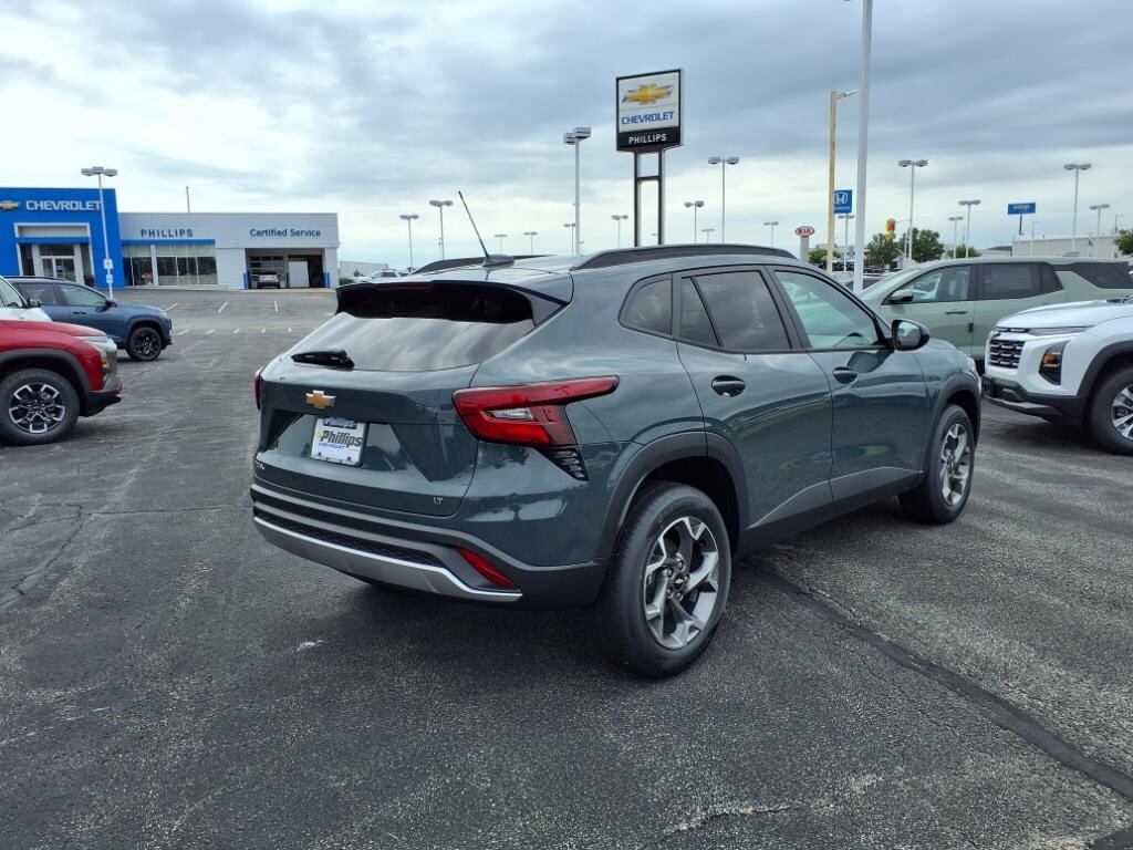 New 2025 Chevrolet Trax LT SUV
